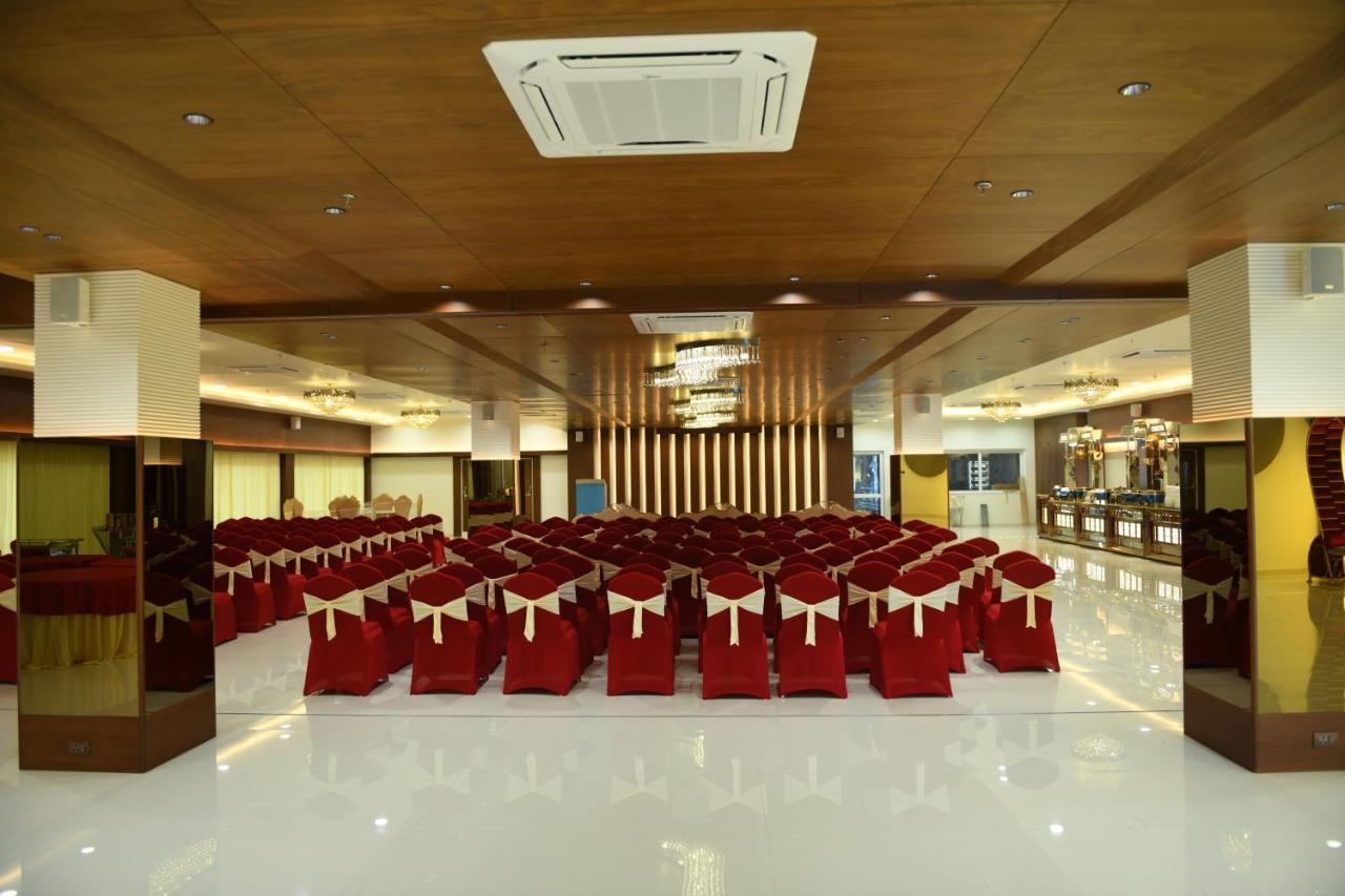 Hotel Blueivy Anand Exterior photo