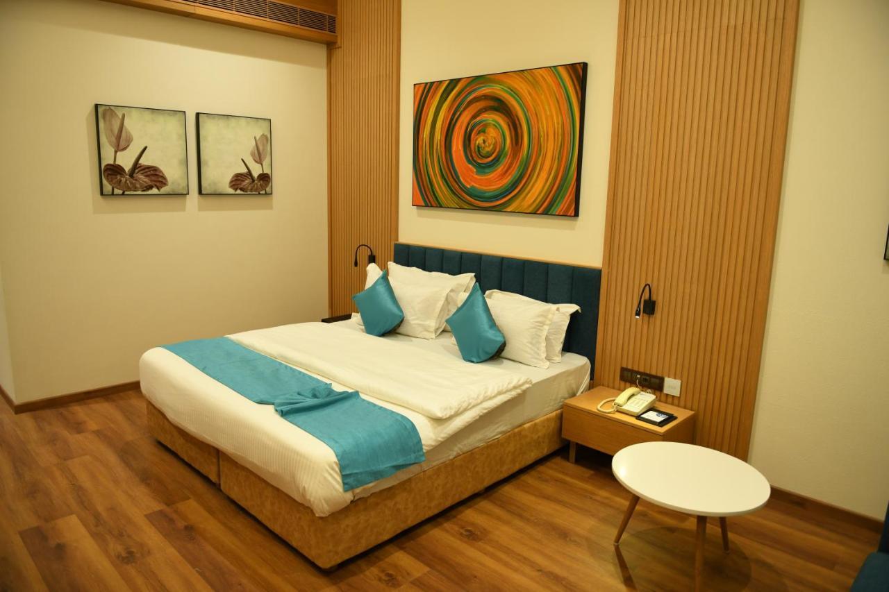 Hotel Blueivy Anand Exterior photo