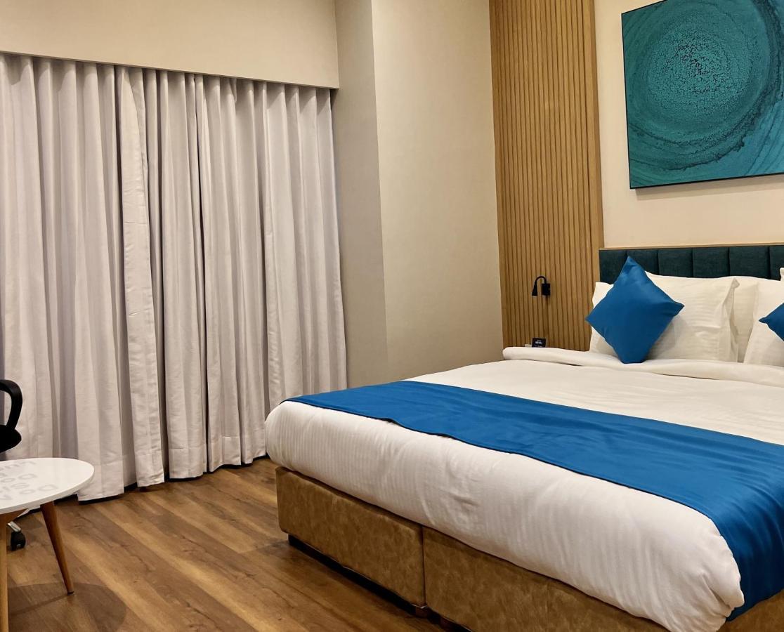 Hotel Blueivy Anand Exterior photo