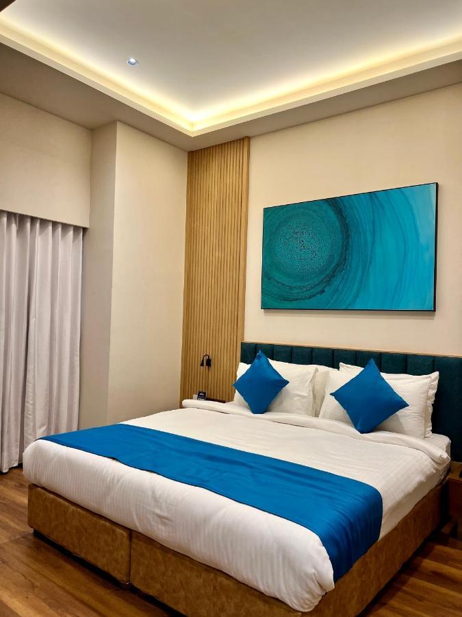 Hotel Blueivy Anand Exterior photo