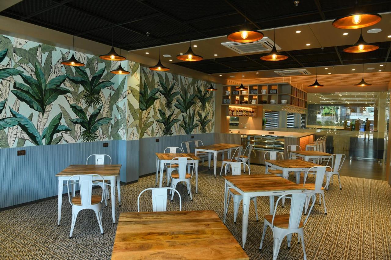 Hotel Blueivy Anand Exterior photo