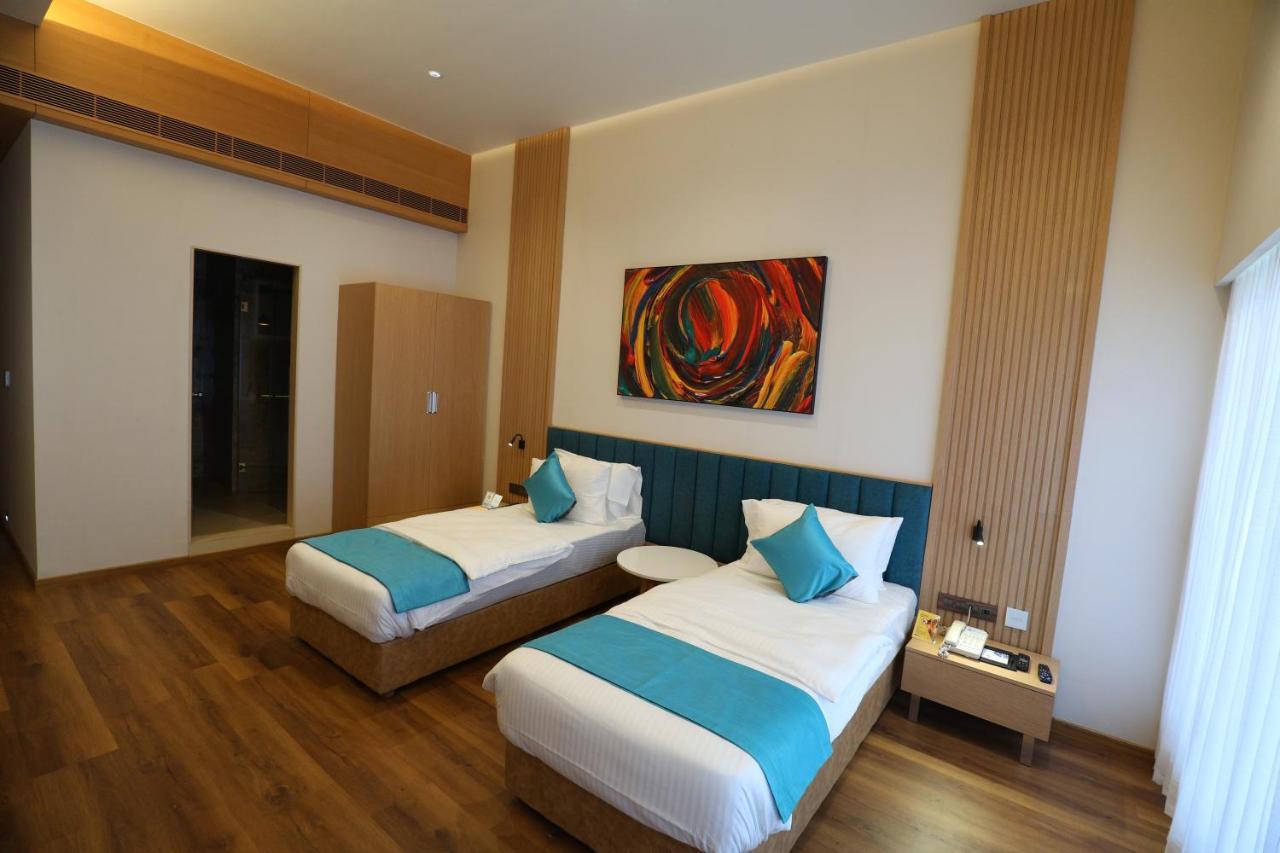 Hotel Blueivy Anand Exterior photo