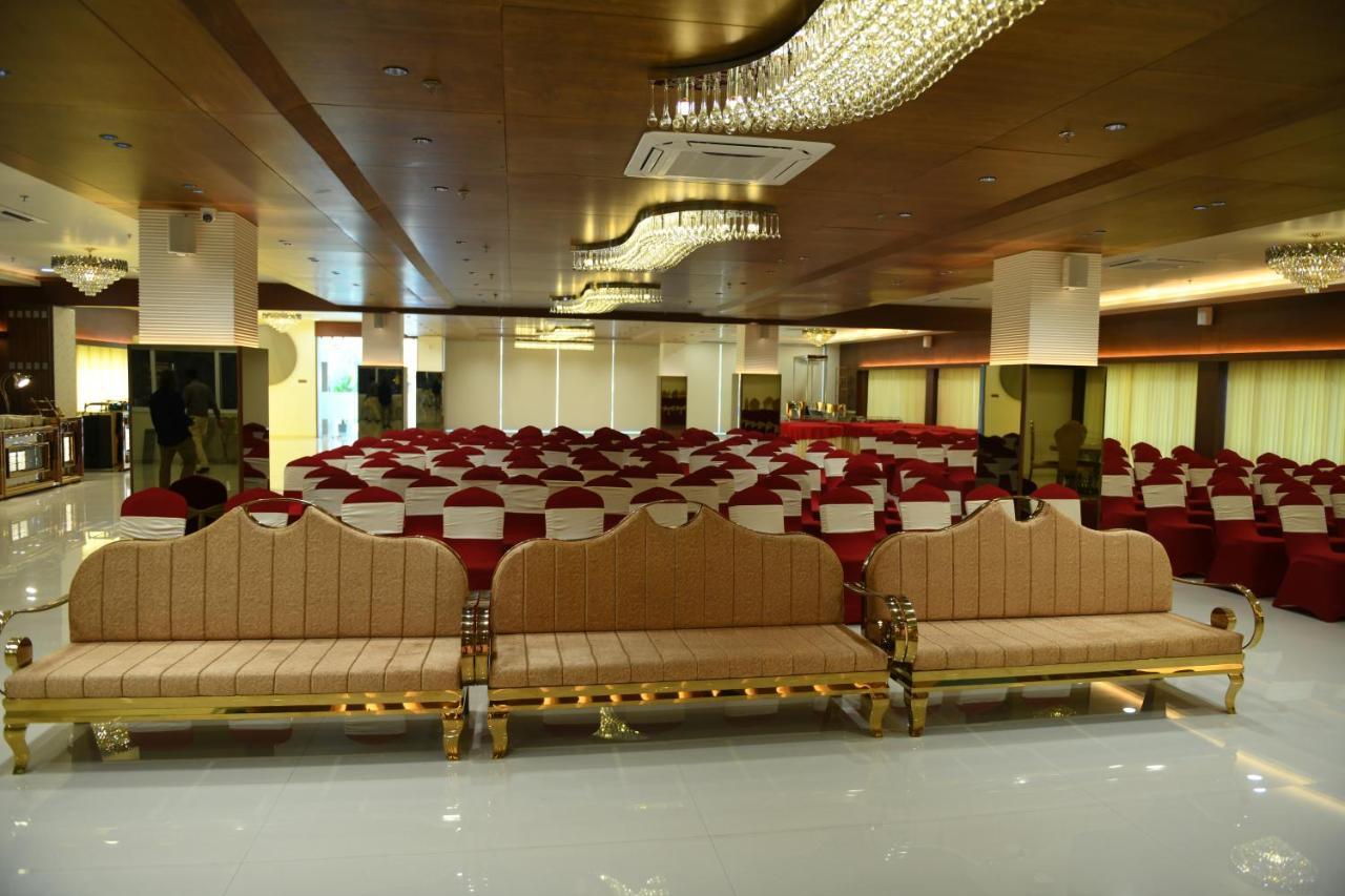 Hotel Blueivy Anand Exterior photo
