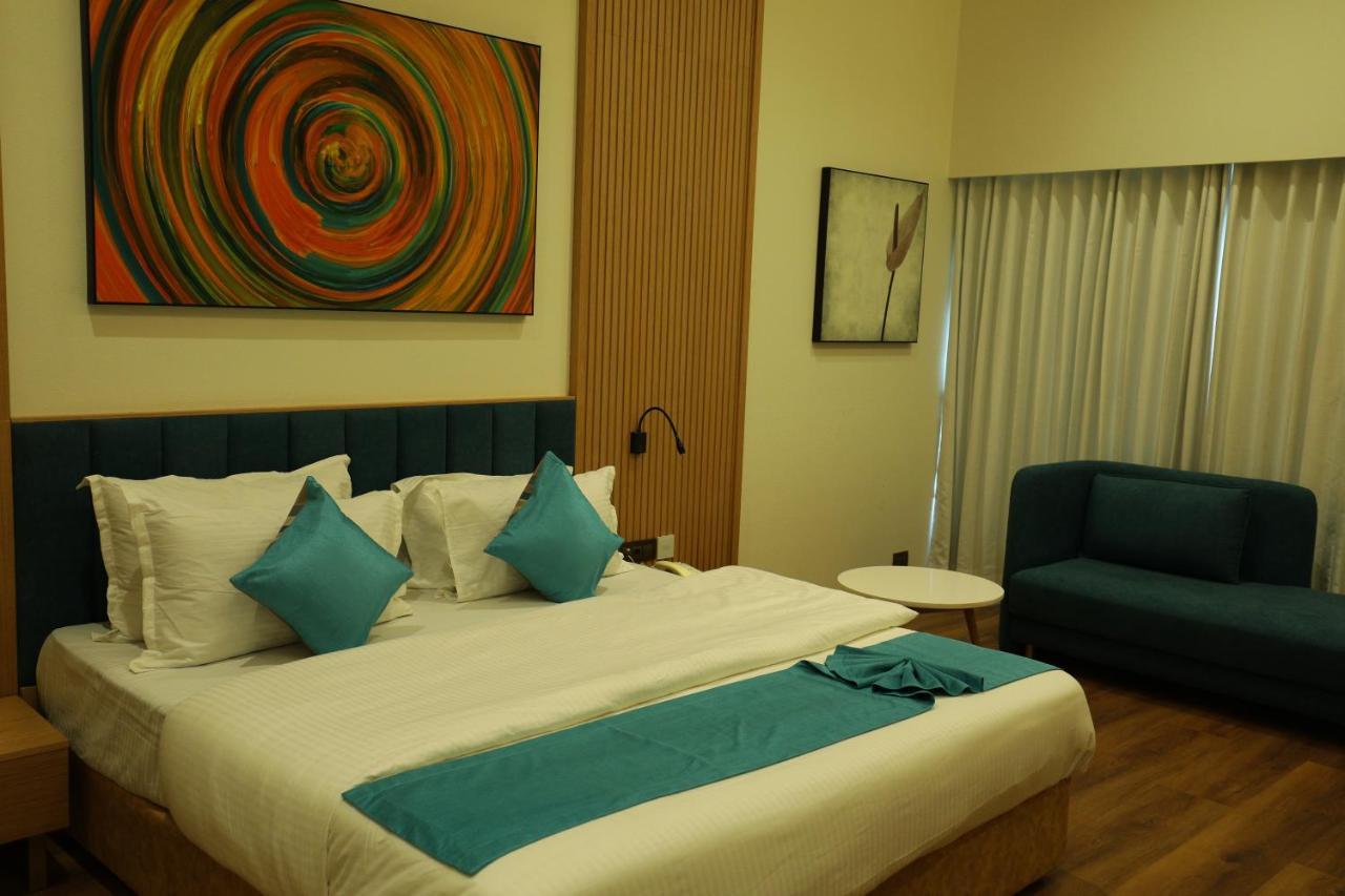 Hotel Blueivy Anand Exterior photo