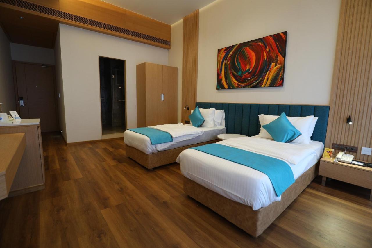Hotel Blueivy Anand Exterior photo