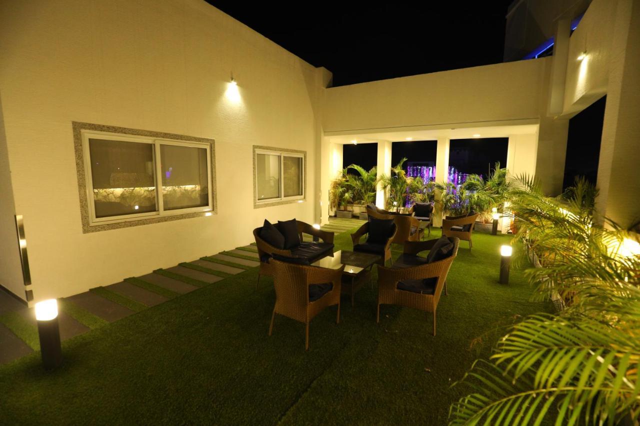 Hotel Blueivy Anand Exterior photo